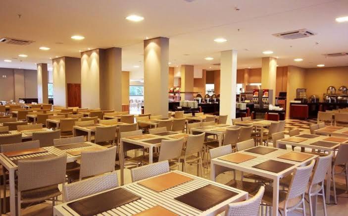 Wyndham Olimpia Royal Hotels Luaran gambar The dining room at the University of Nottingham Malaysia Campus