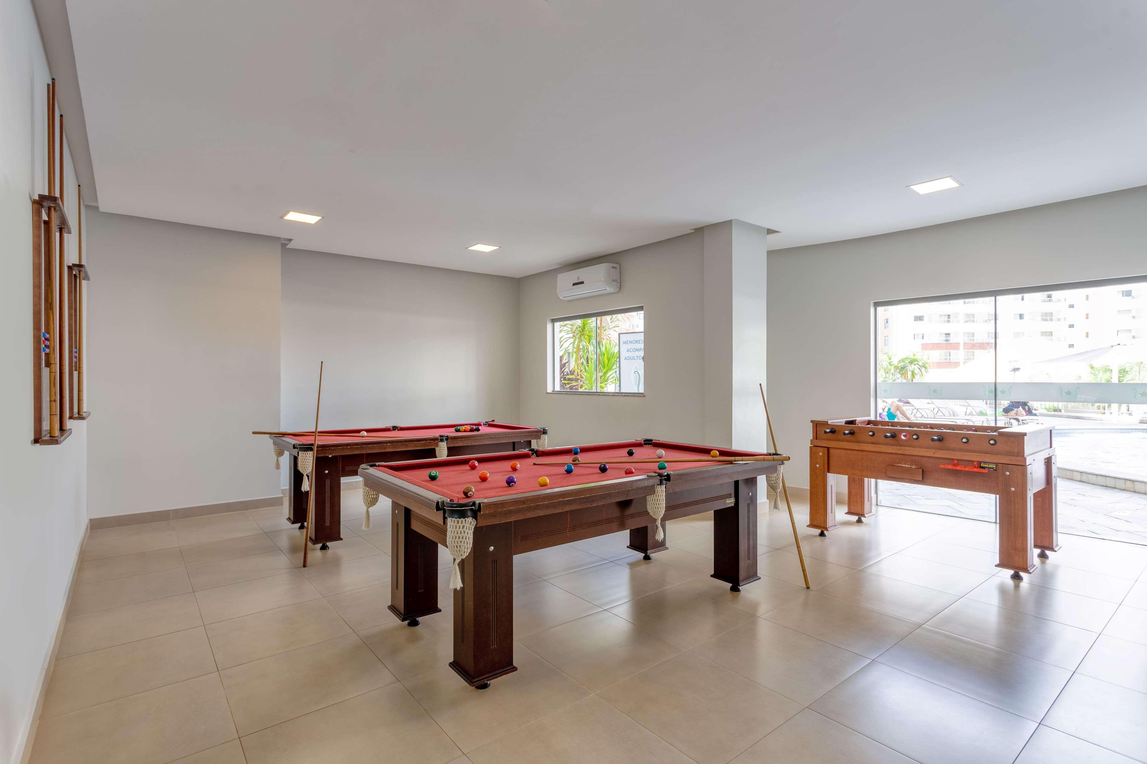 Wyndham Olimpia Royal Hotels Luaran gambar A pool table and a foosball table