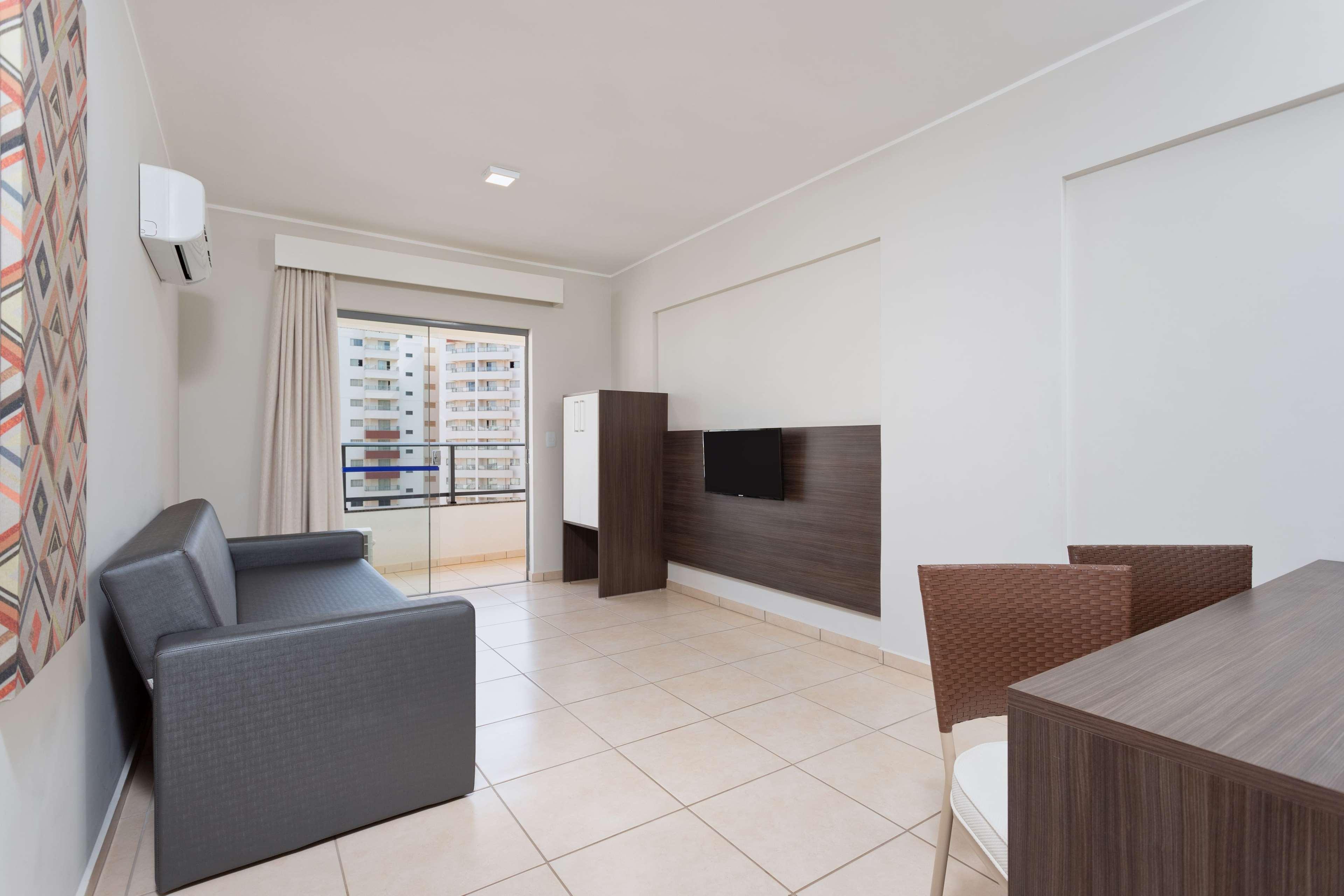 Wyndham Olimpia Royal Hotels Luaran gambar A typical hotel room