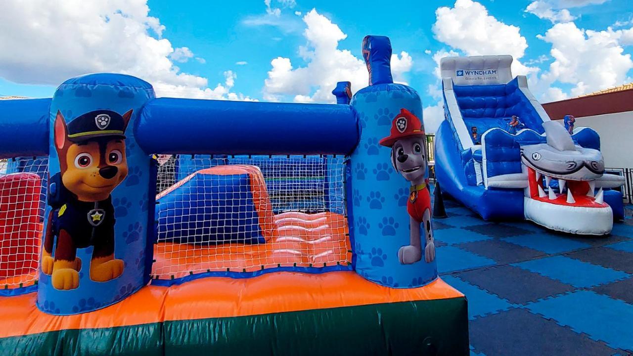Wyndham Olimpia Royal Hotels Luaran gambar Paw Patrol bouncy castle