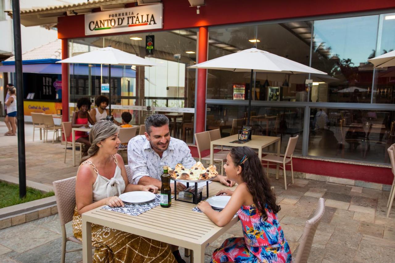 Wyndham Olimpia Royal Hotels Luaran gambar Family dining at the restaurant