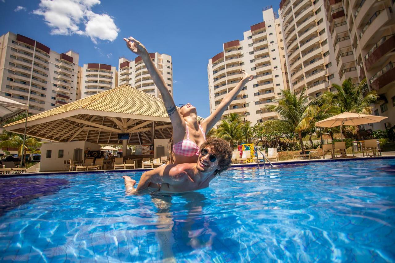 Wyndham Olimpia Royal Hotels Luaran gambar A couple at the pool