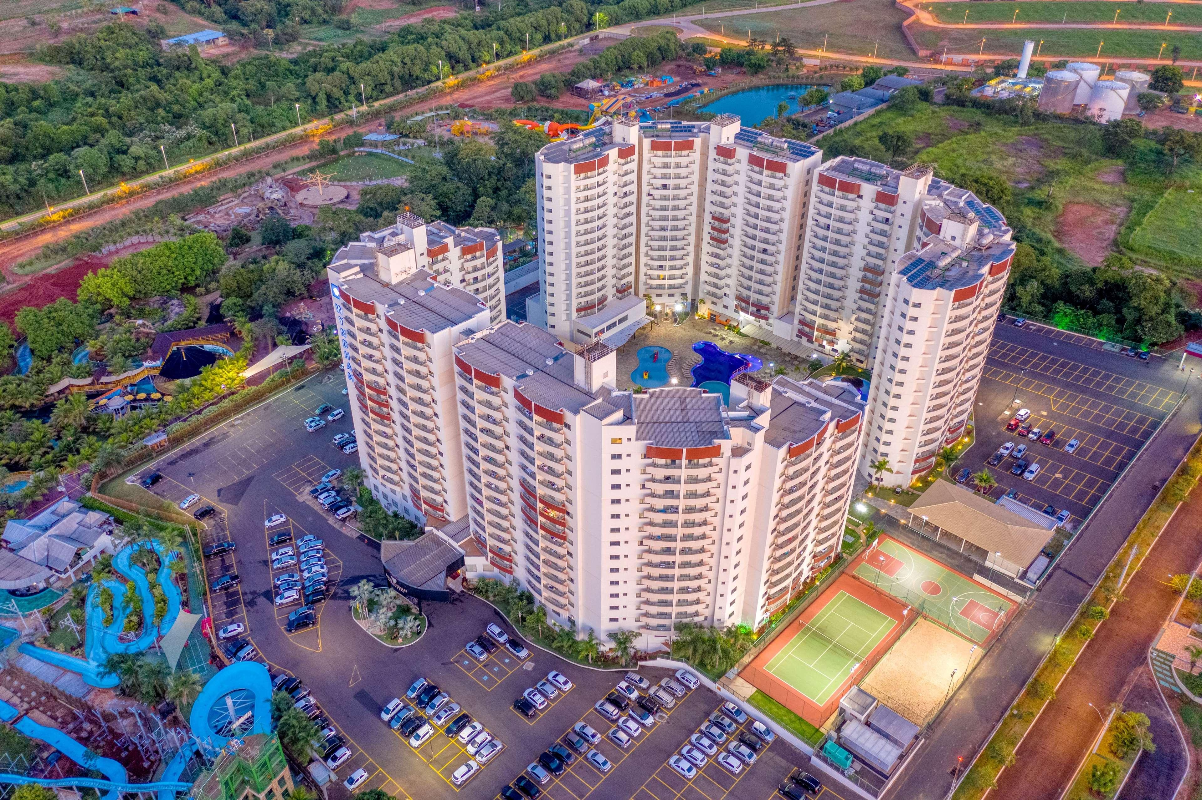 Wyndham Olimpia Royal Hotels Luaran gambar Aerial view of the complex