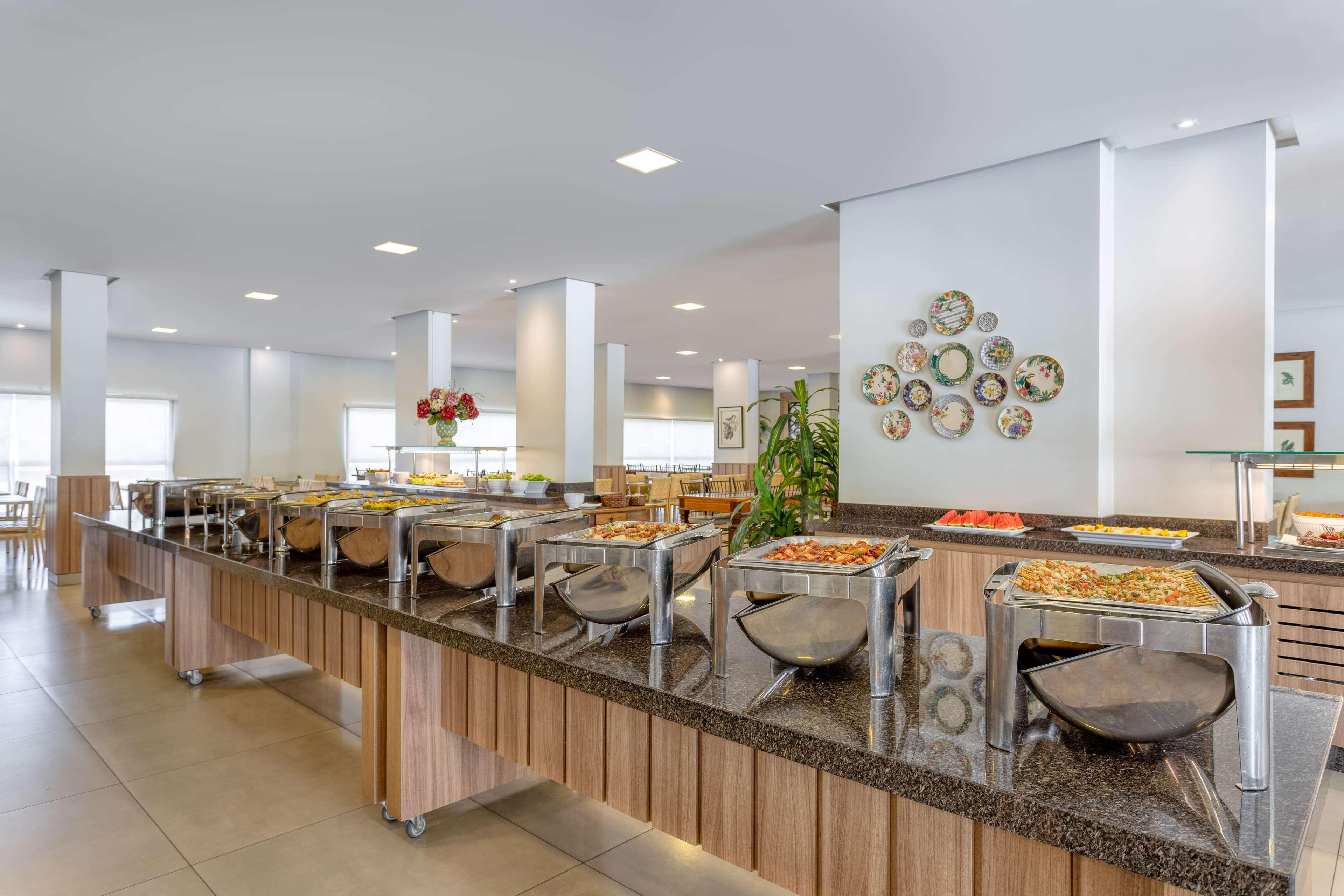 Wyndham Olimpia Royal Hotels Luaran gambar Buffet at a hotel