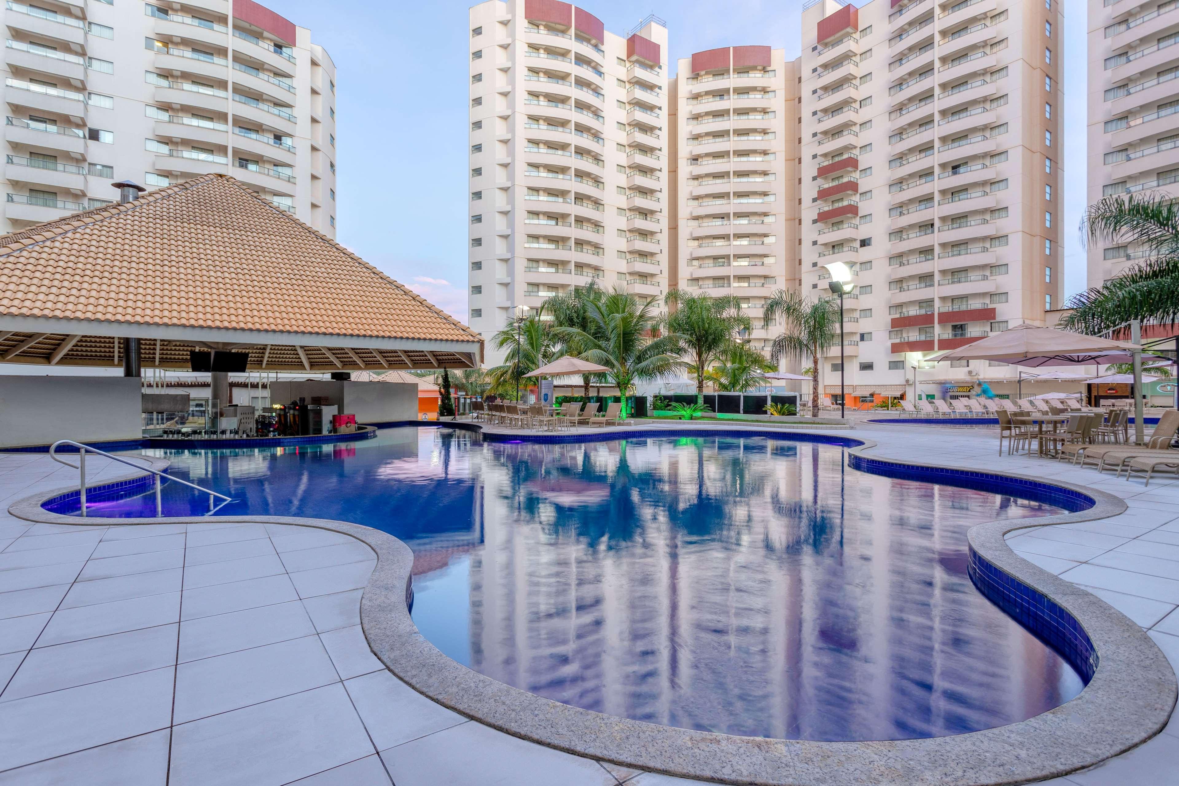 Wyndham Olimpia Royal Hotels Luaran gambar The swimming pool at the hotel