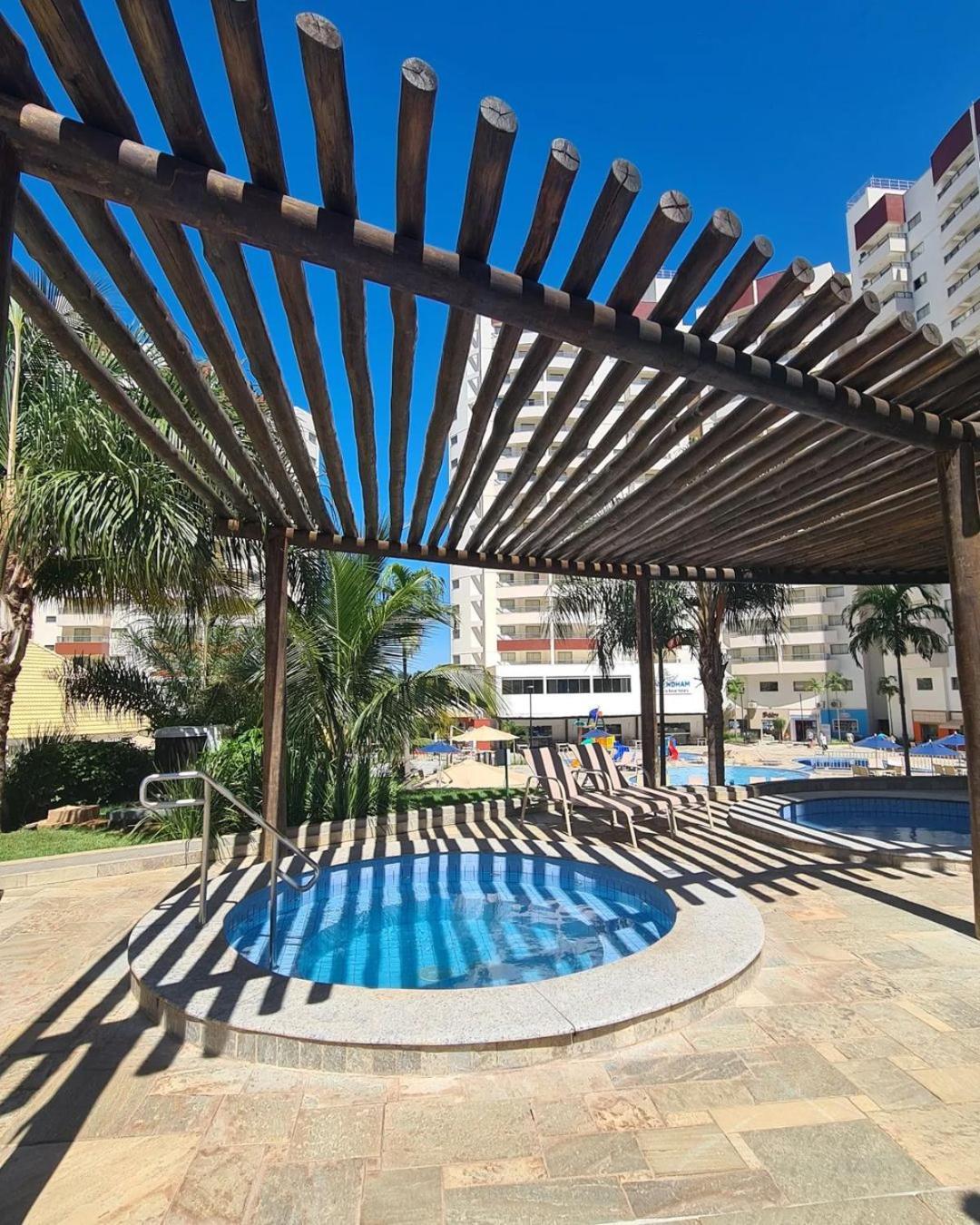 Wyndham Olimpia Royal Hotels Luaran gambar A pergola in a swimming pool